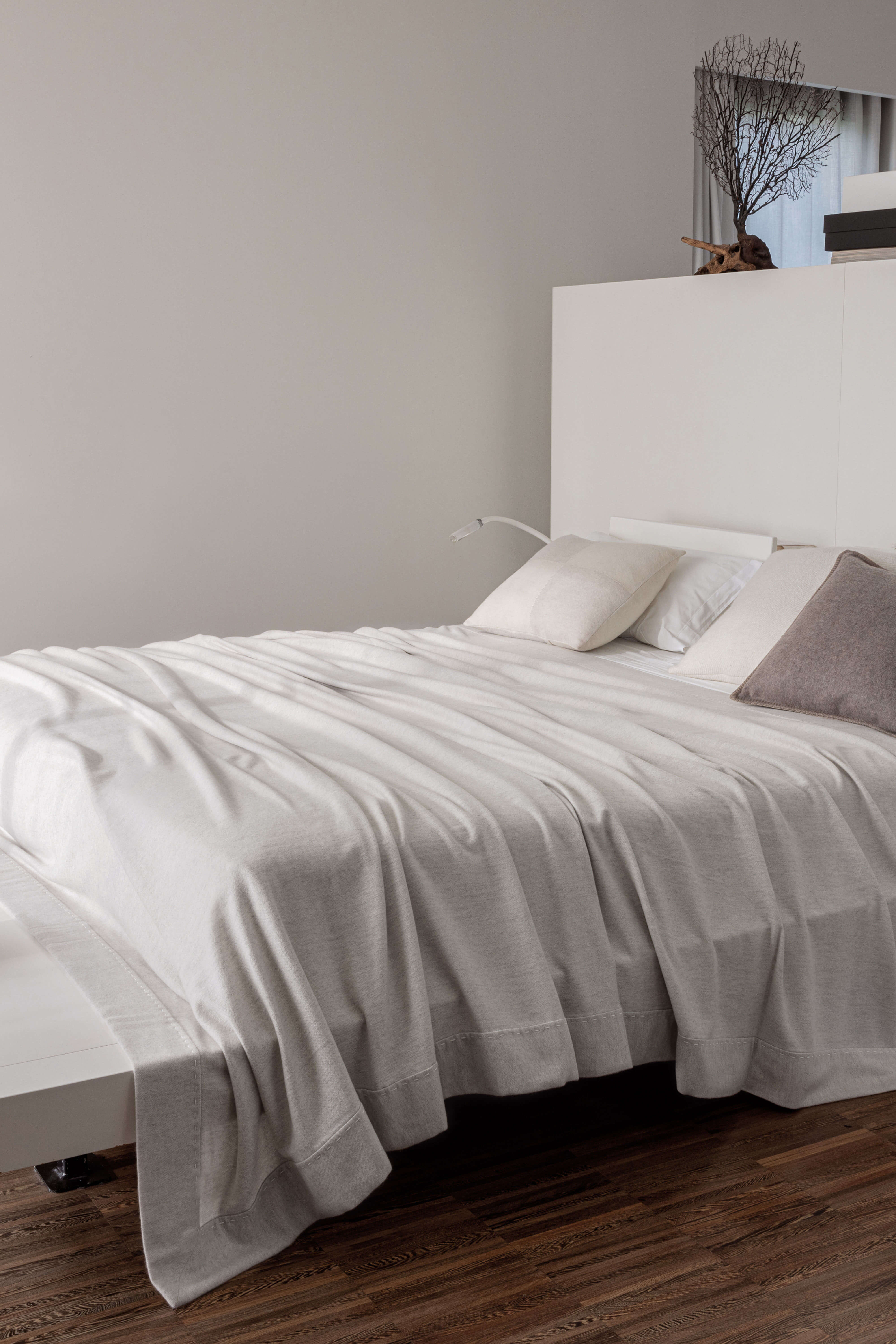 Chicago: cashmere blanket with stitched edge - Light Grey