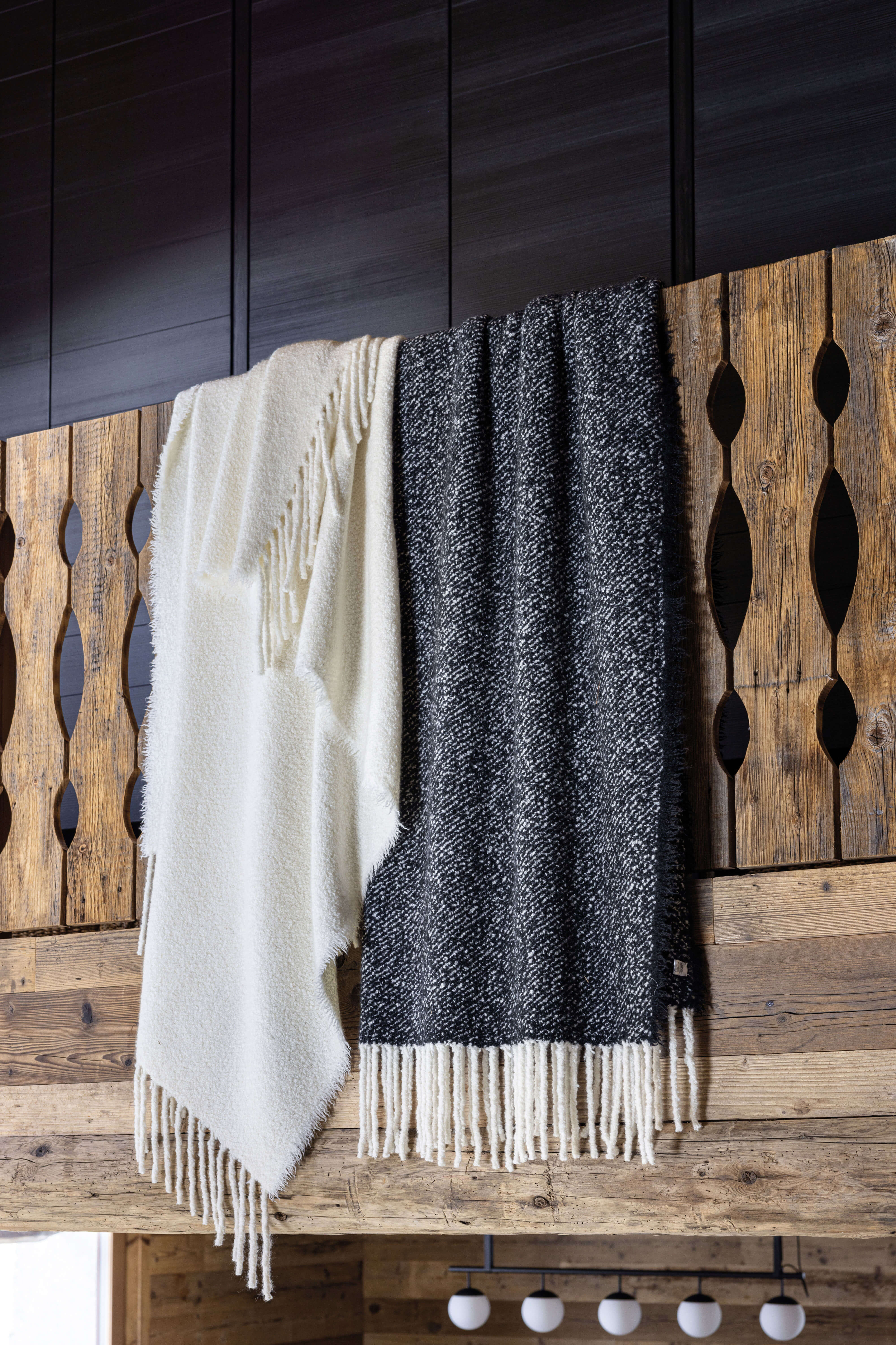 Snow: cashmere & silk throw with bouclé fringes - Ecru