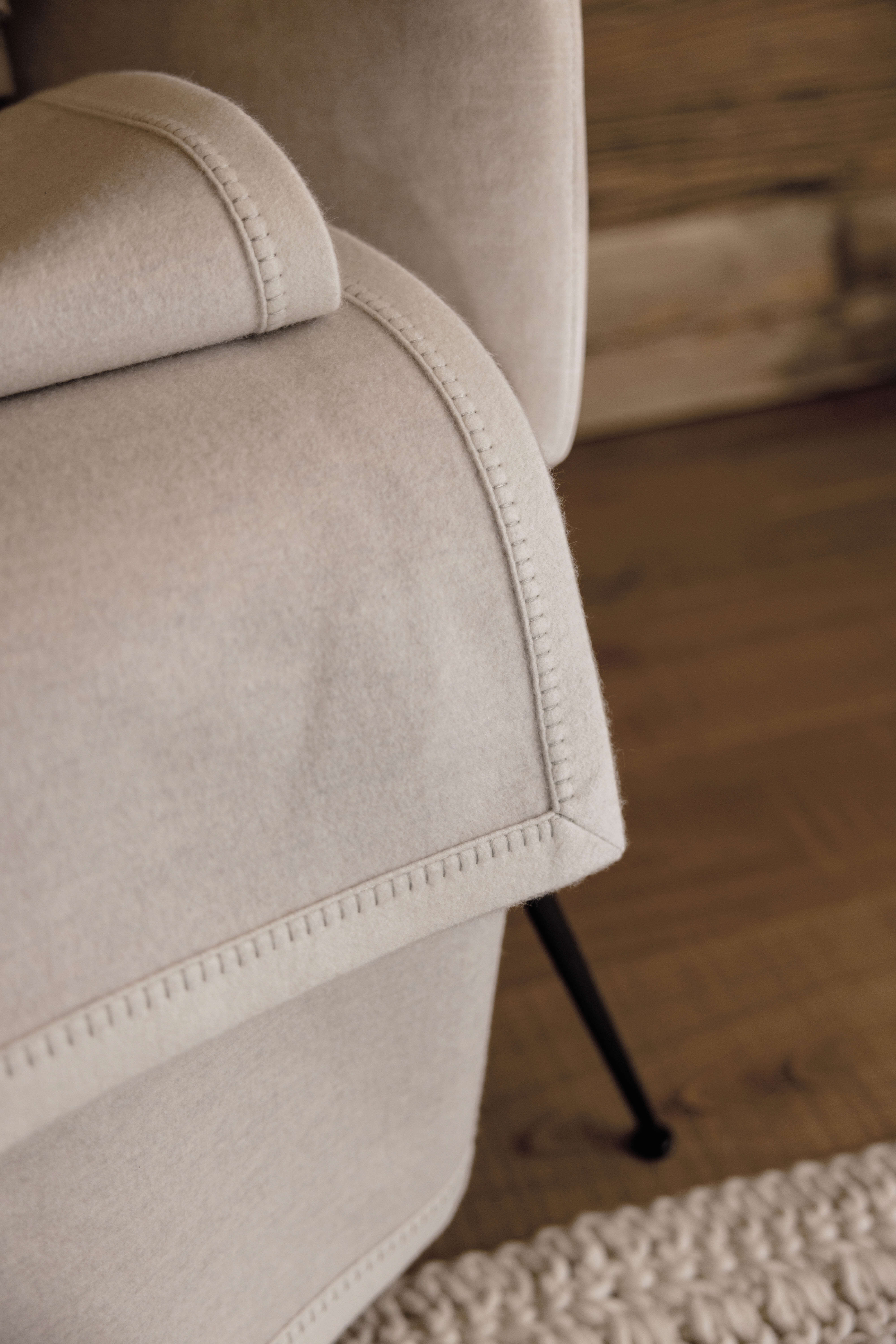 Armes: cashmere double sided throw - Light Grey / White
