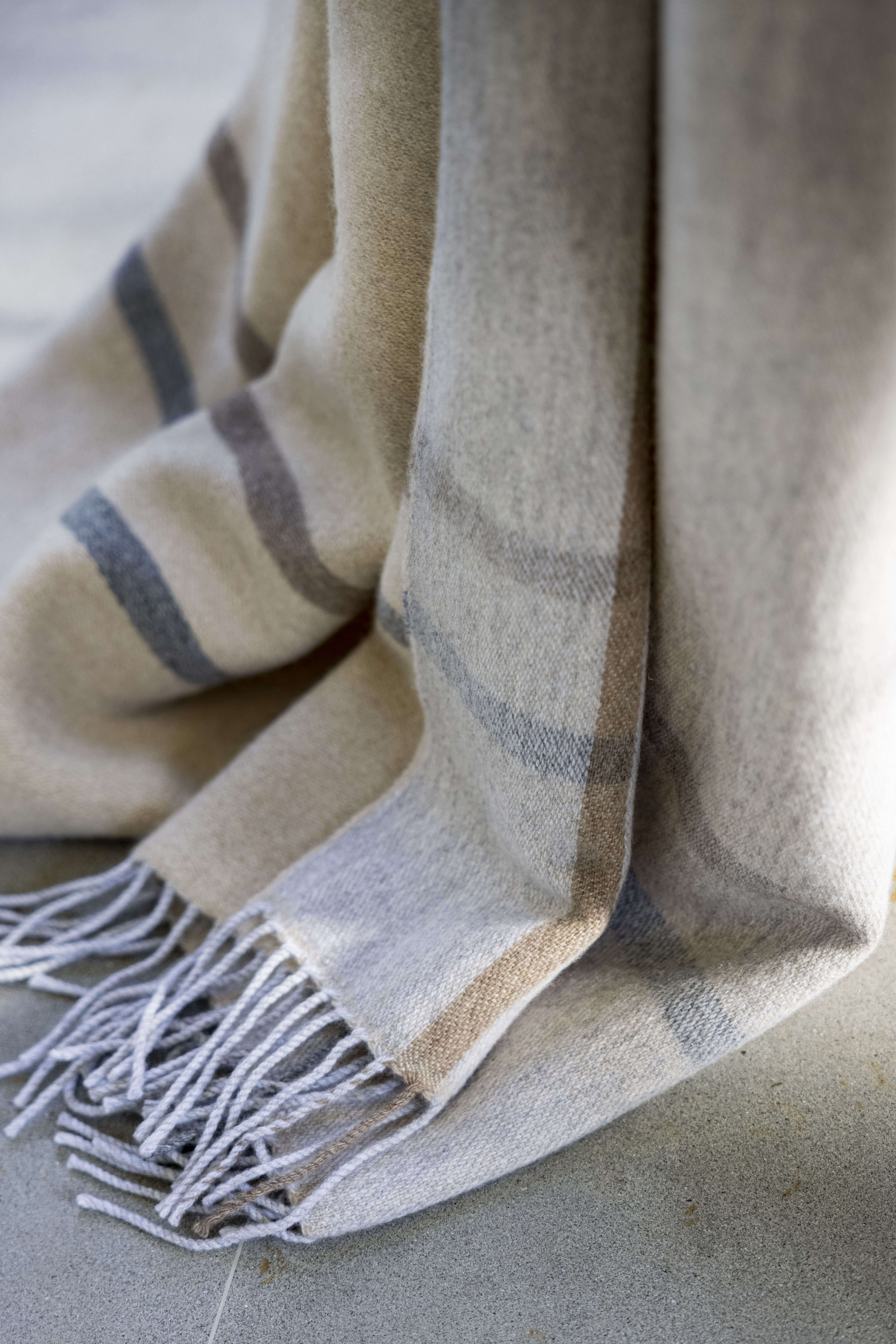 Bauvin: cashmere throw - Pearl / Beige