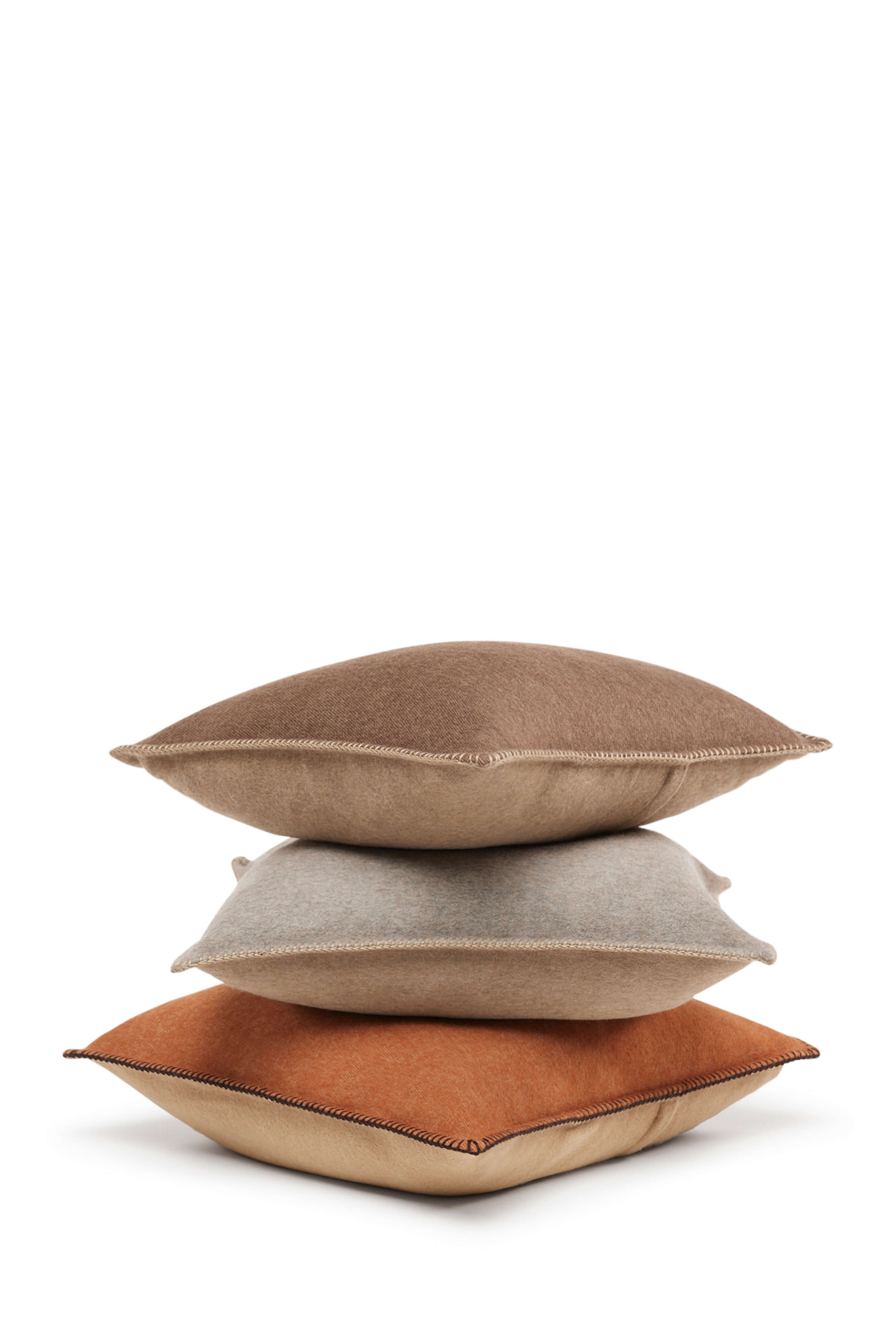 Luberon: cashmere cushion with handcrafted edges - Brown / Beige