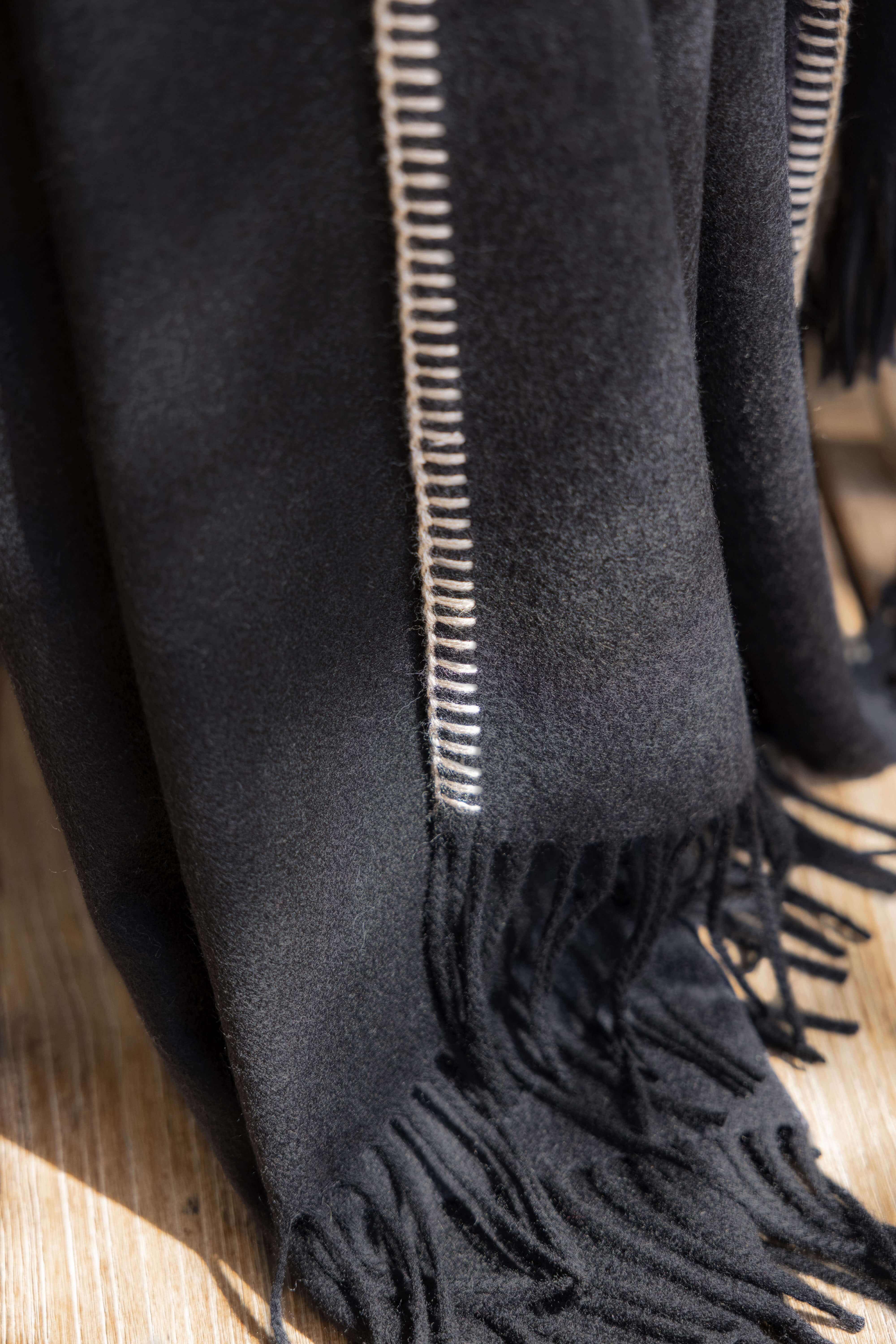 Melrose: cashmere two tone double sided throw - Black / Steel