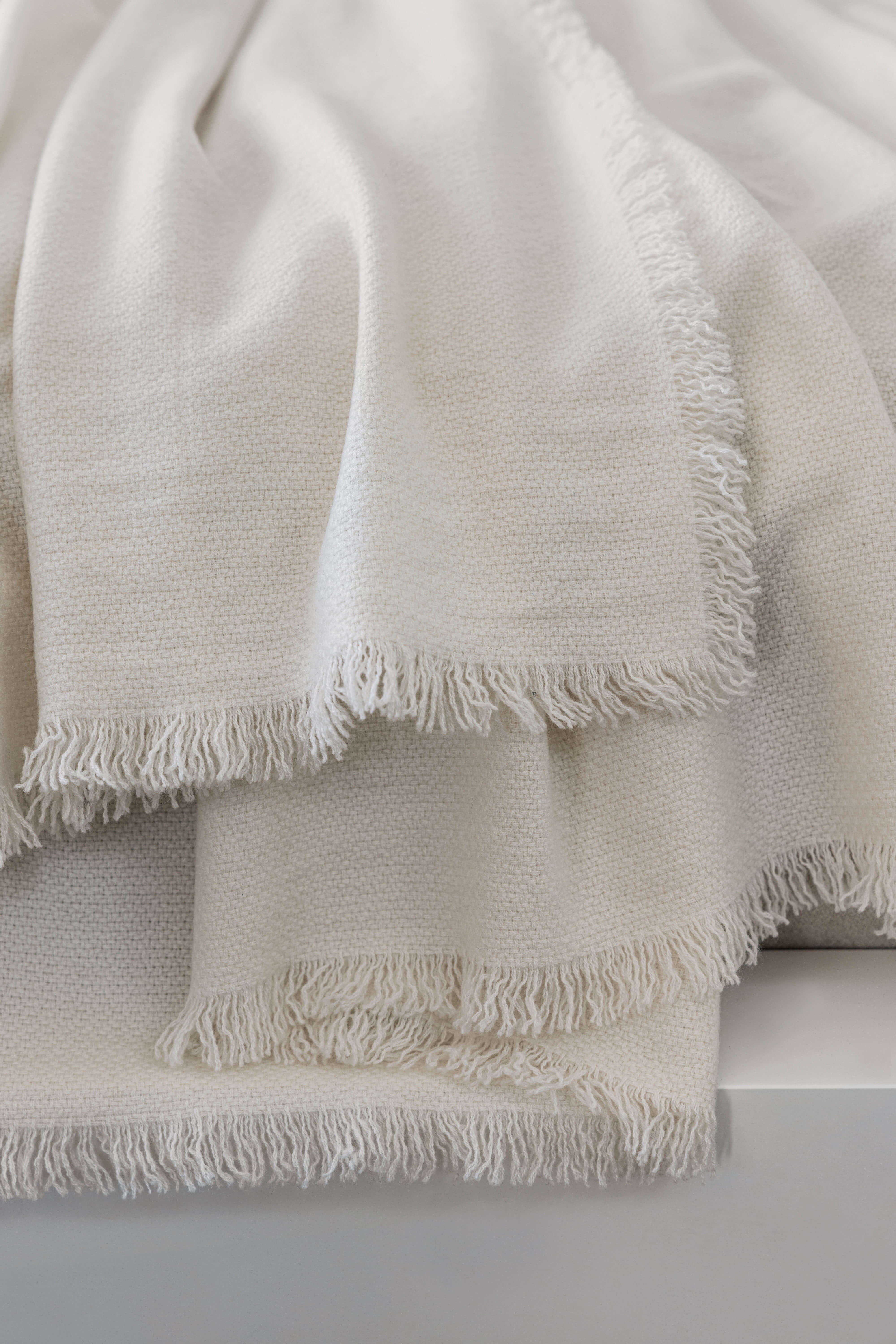 Paul: cashmere blanket - Ecru