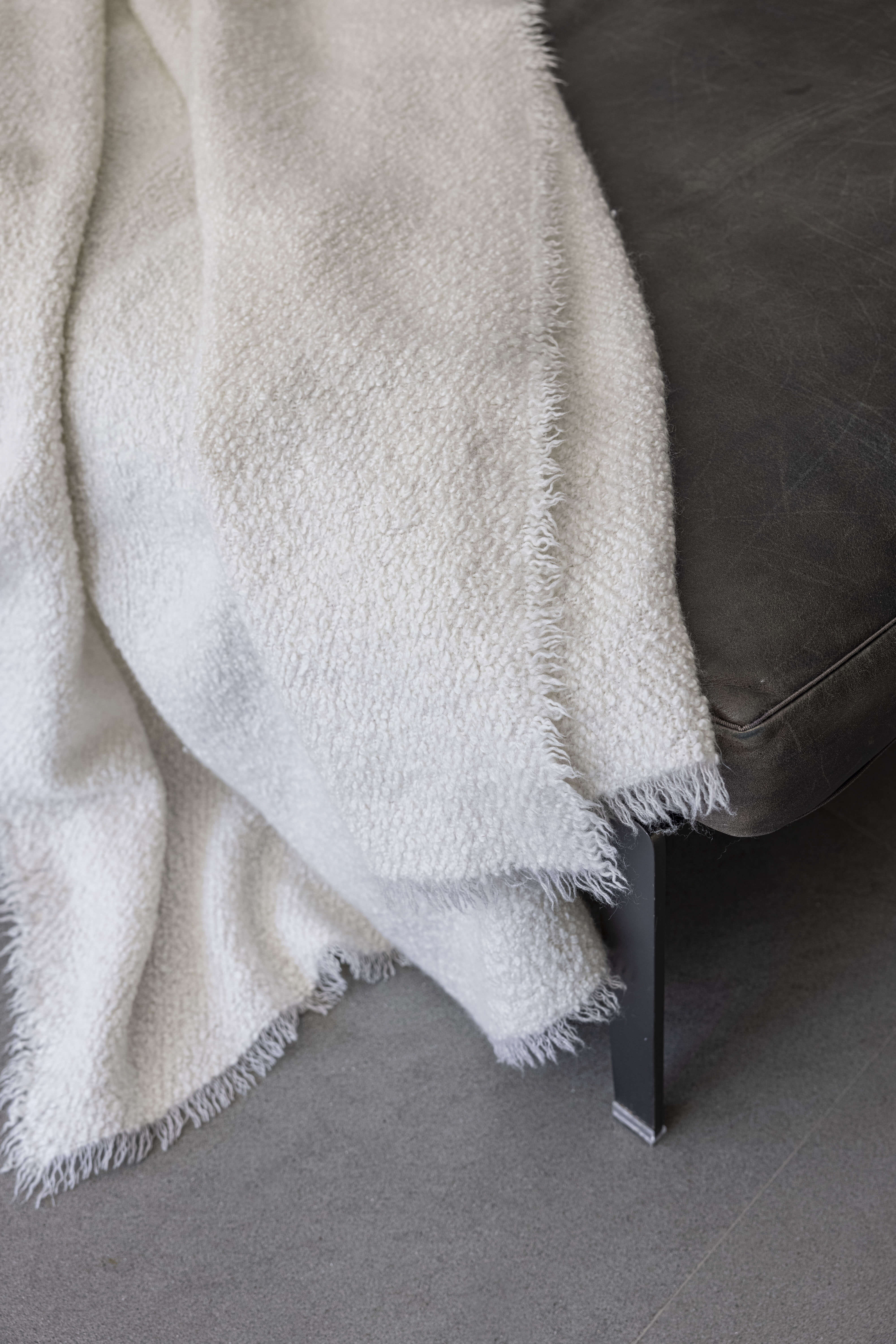 Region: cashmere & silk textured throw - Ecru