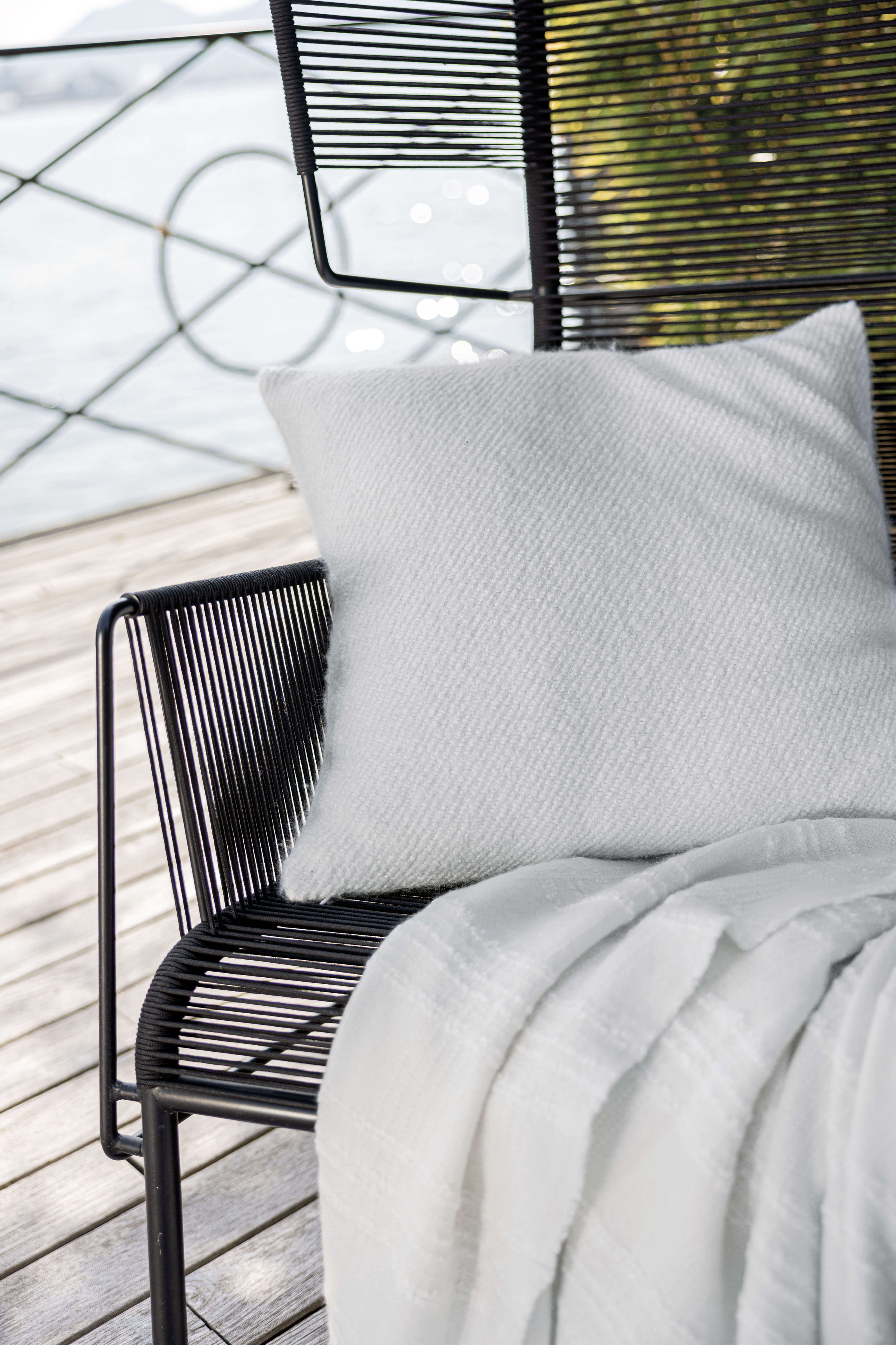 Region: cashmere & silk cushion - Ecru