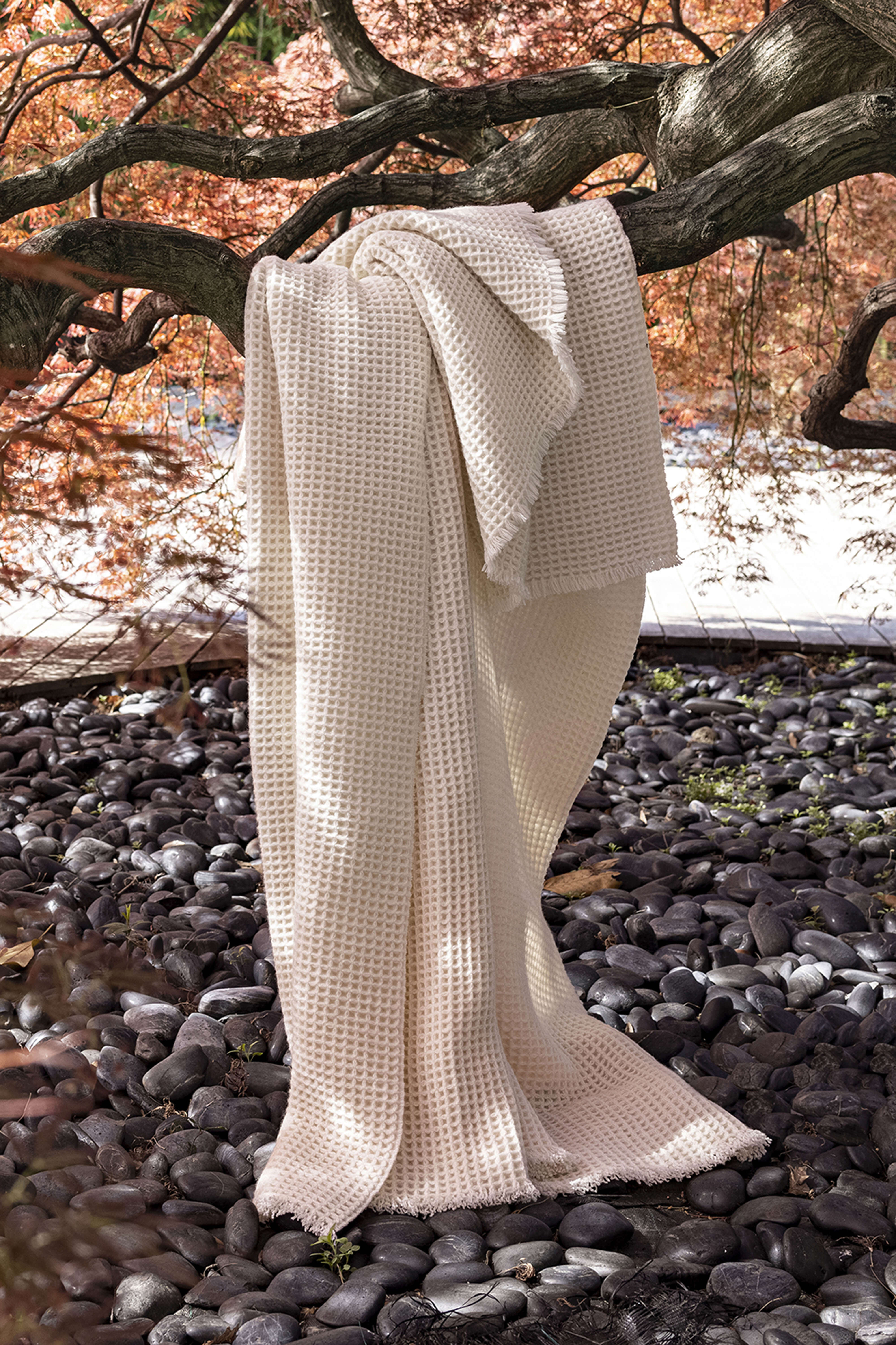 Sasha: cashmere honeycomb throw  - Ecru