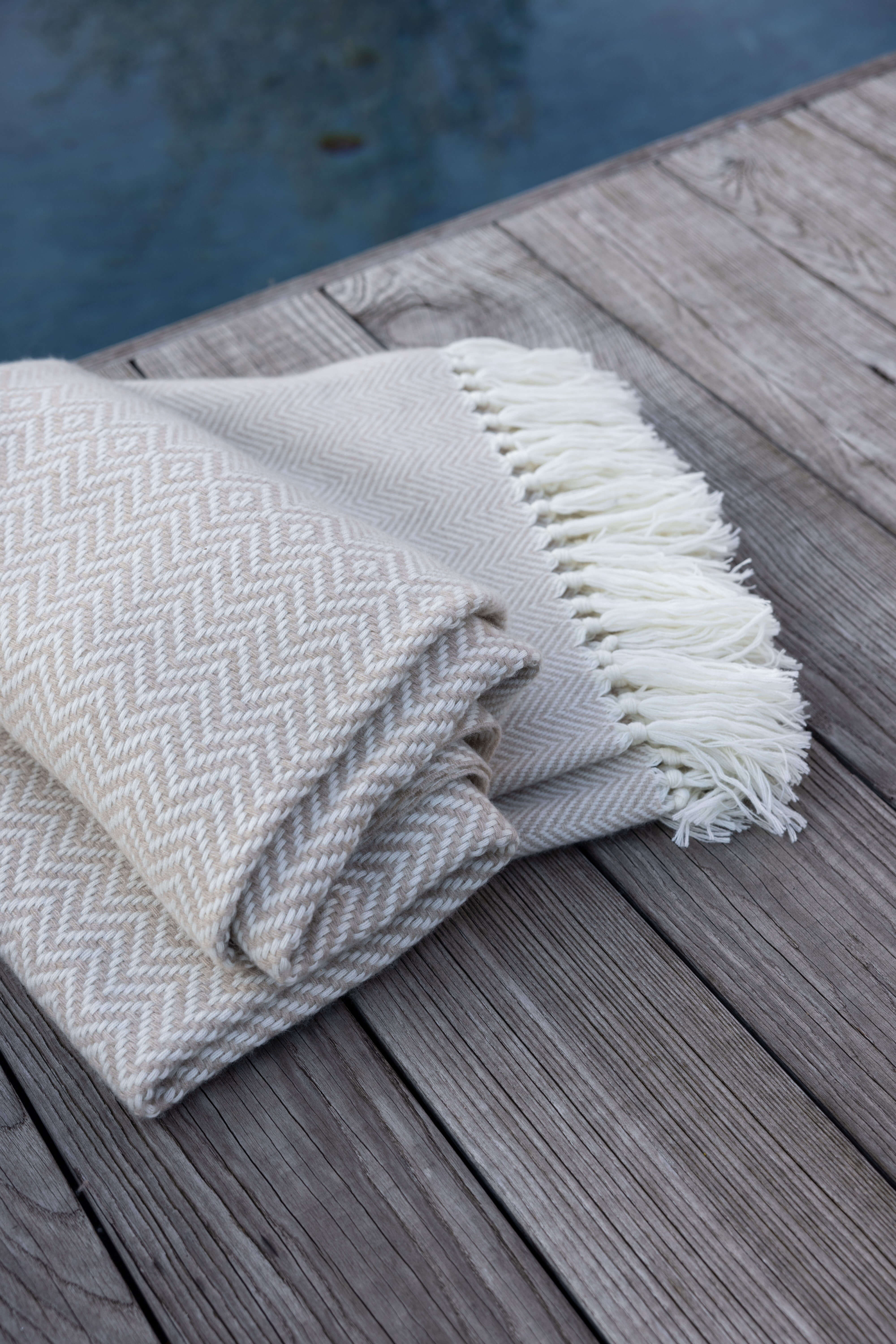 Vigo: cashmere throw - Beige / Ecru